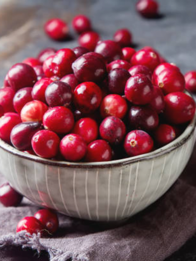 Cranberry Benefits: चेहरे पर झुर्रियां रोकती है क्रैनबेरी, जानें इसके फायदे